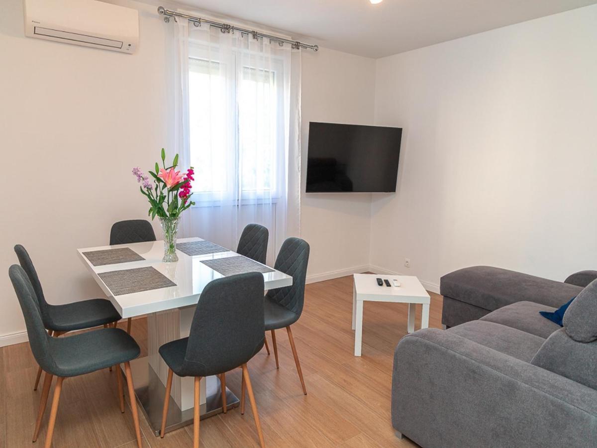 Apartment Matea Mokosica Bagian luar foto